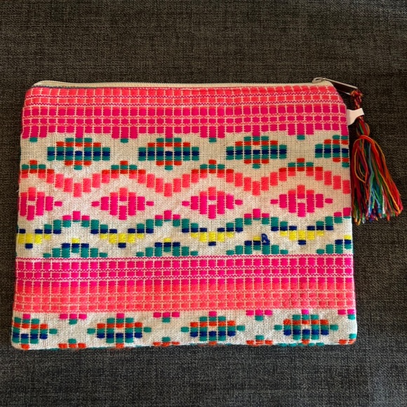 America & Beyond Handbags - America & Beyond Zipper Pouch (NWT)